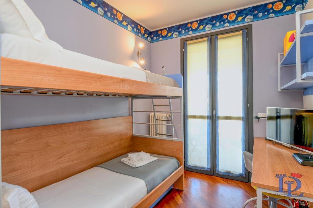 Desenzanoloft Official Partner Marriott Homes & Villas -Butterfly And 5 Pools Family Apartment Desenzano del Garda Eksteriør bilde