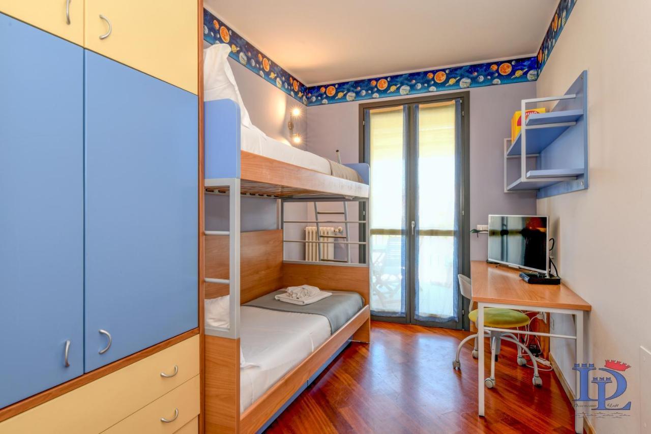 Desenzanoloft Official Partner Marriott Homes & Villas -Butterfly And 5 Pools Family Apartment Desenzano del Garda Eksteriør bilde