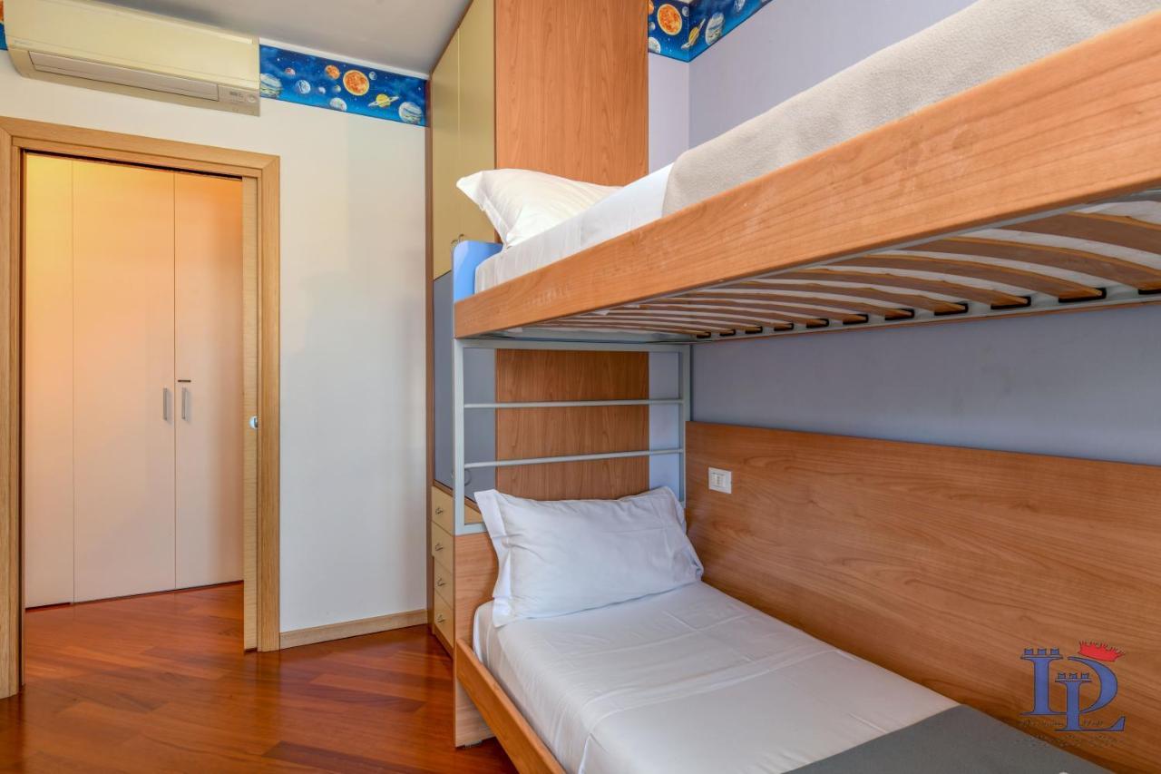 Desenzanoloft Official Partner Marriott Homes & Villas -Butterfly And 5 Pools Family Apartment Desenzano del Garda Eksteriør bilde