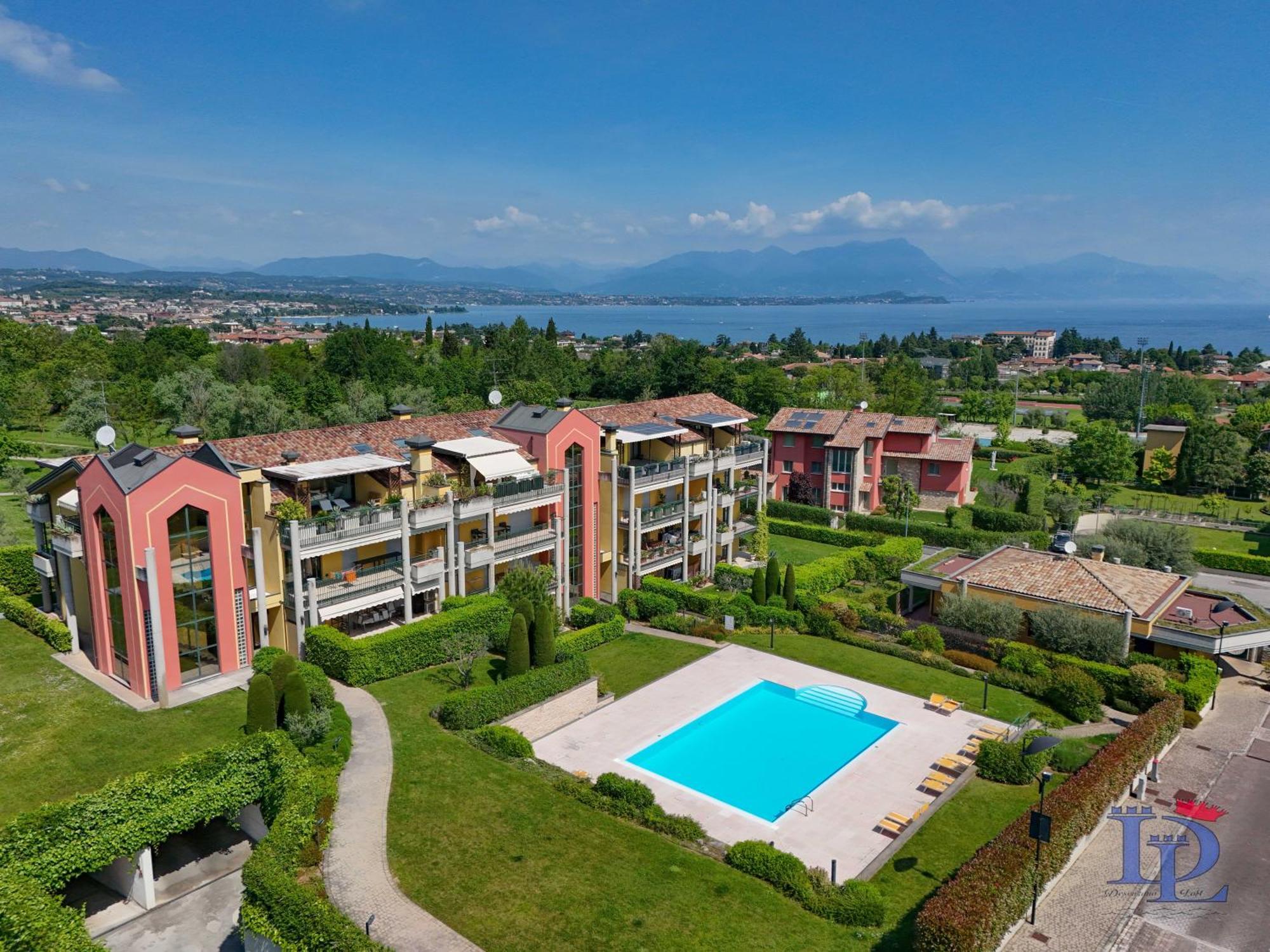 Desenzanoloft Official Partner Marriott Homes & Villas -Butterfly And 5 Pools Family Apartment Desenzano del Garda Eksteriør bilde